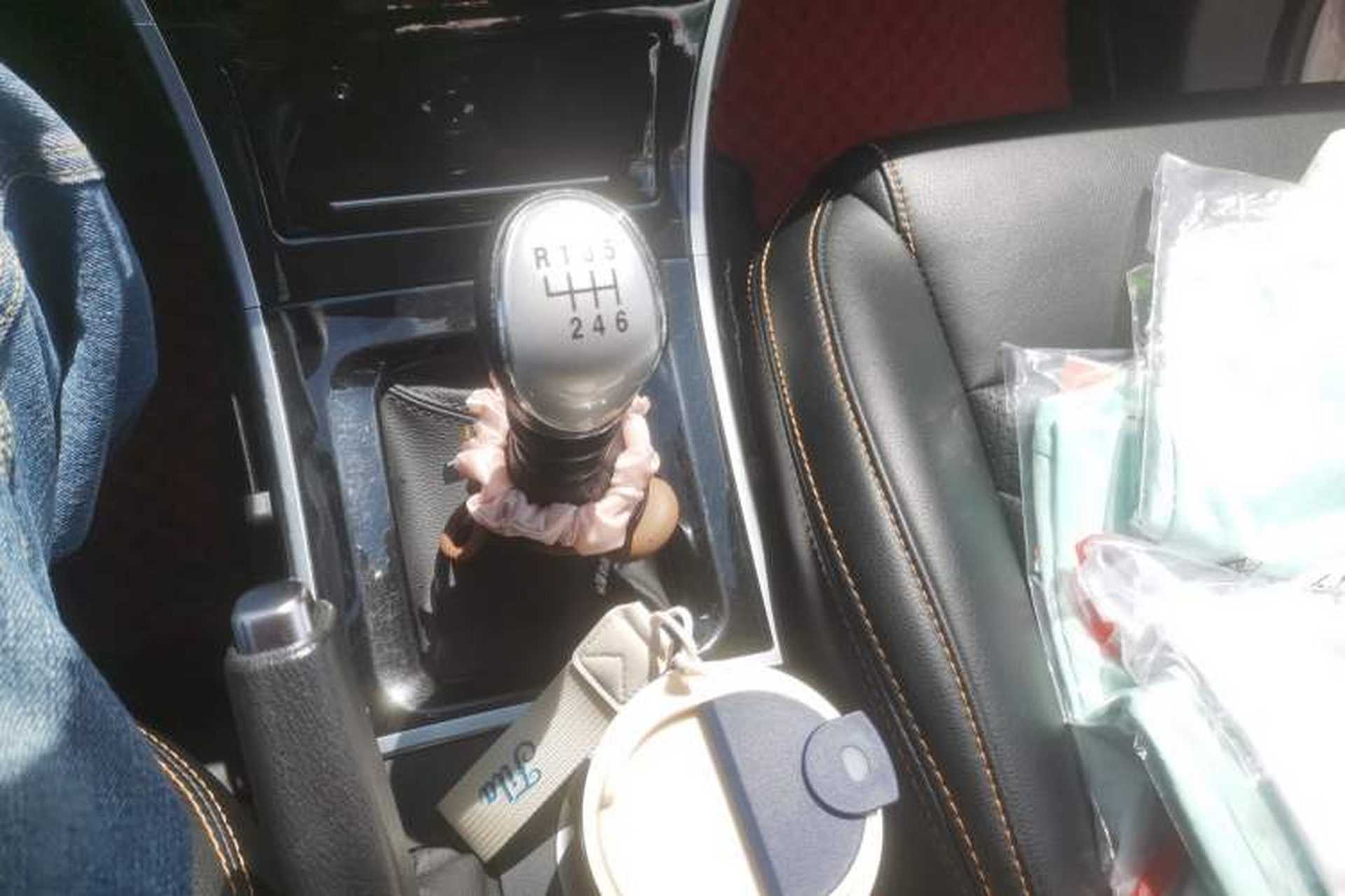 Used Haval H2 2017 Red-Label 1.5T Manual Two-Wheel Drive Comfort Model Gear Lever