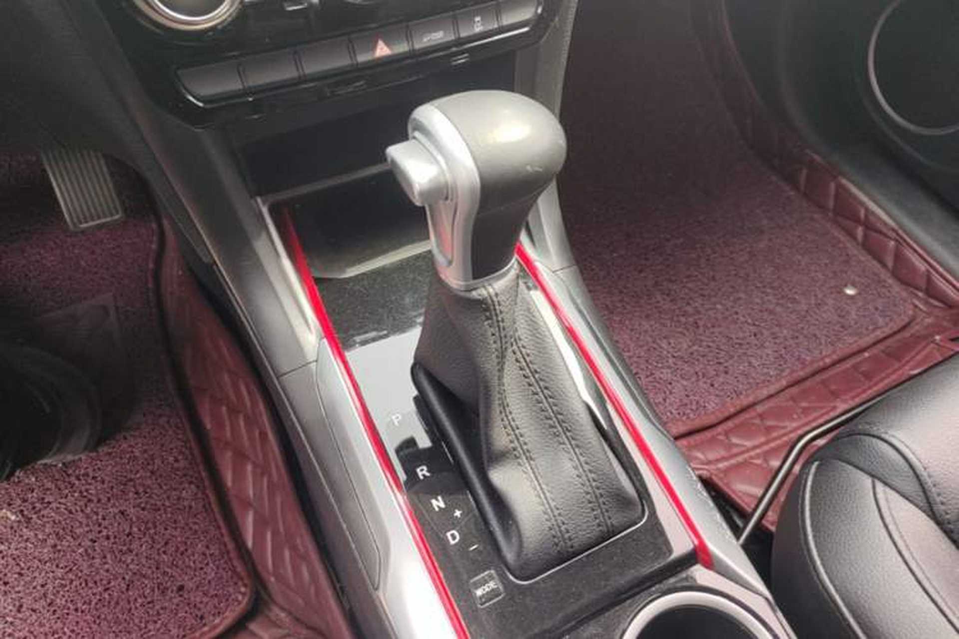 Used Haval H2 2017 Blue Label 1.5T Automatic Two-Wheel Drive Luxury Model Gear Lever