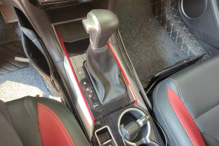 Used Haval H2 2017 Blue Label 1.5T Automatic Two-Wheel Drive Prestige Model Gear Lever