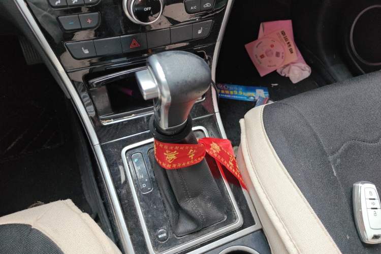 Used Haval H2 2017 Red-Label 1.5T Automatic Two-Wheel Drive Elite Model Gear Lever