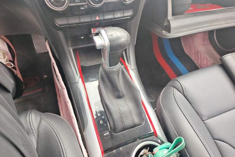 Used Haval H2 2017 Blue Label 1.5T Automatic Two-Wheel Drive Elite Model Gear Lever
