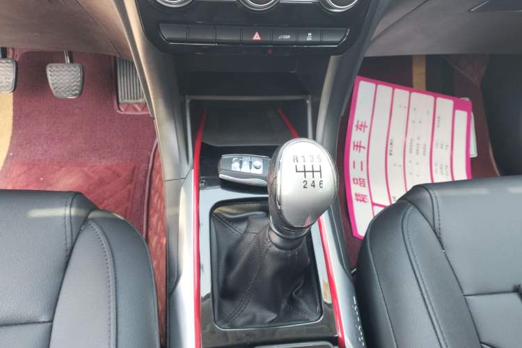 Used Haval H2 2017 Blue Label 1.5T Manual Two-Wheel Drive Luxury Model Gear Lever