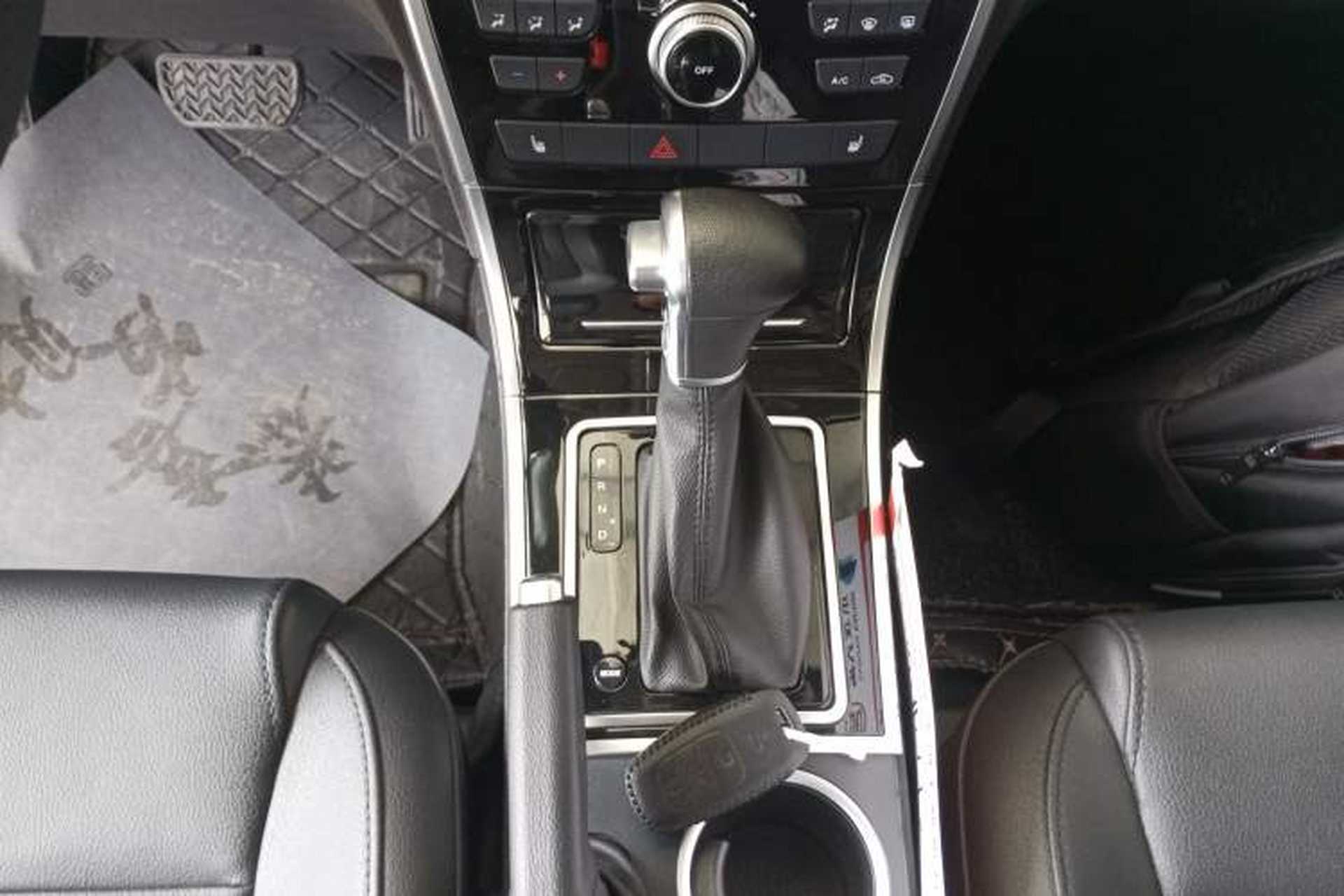 Used Haval H2 2017 Red-Label 1.5T Automatic Two-Wheel Drive Elite Model Gear Lever