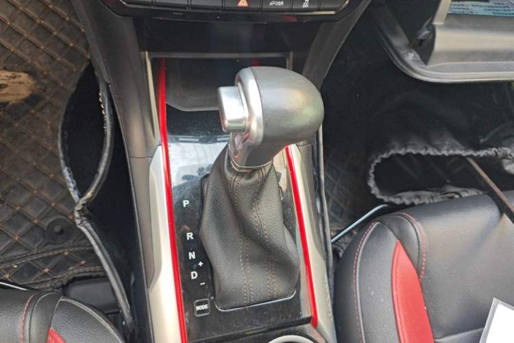 Used Haval H2 2017 Blue Label 1.5T Automatic Two-Wheel Drive Elite Model Gear Lever