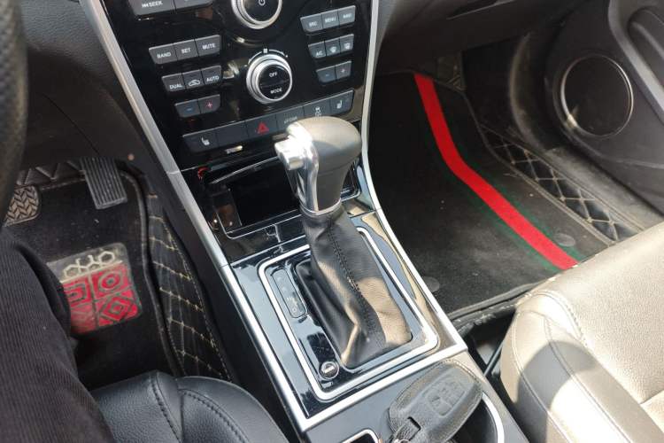 Used Haval H2 2017 Red-Label 1.5T Automatic Two-Wheel Drive Luxury Model Gear Lever