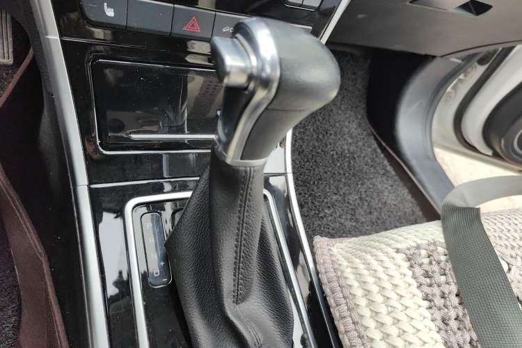 Used Haval H2 2017 Red-Label 1.5T Automatic Two-Wheel Drive Luxury Model Gear Lever