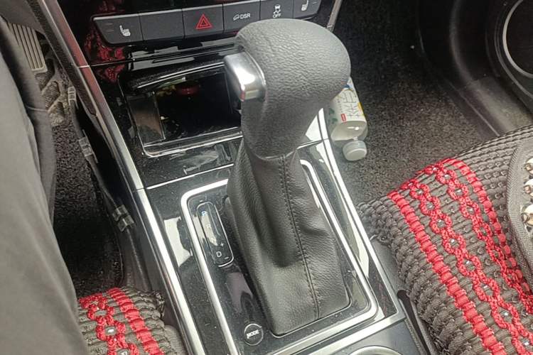 Used Haval H2 2017 Red-Label 1.5T Automatic Two-Wheel Drive Luxury Model Gear Lever