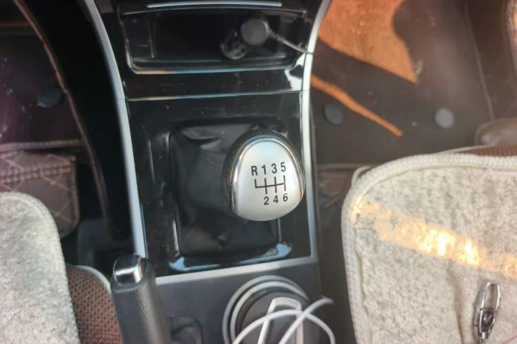 Used Haval H2 2017 Red-Label 1.5T Manual Two-Wheel Drive Comfort Model Gear Lever
