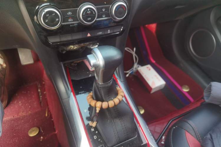 Used Haval H2 2017 Blue Label 1.5T Automatic Two-Wheel Drive Luxury Model Gear Lever