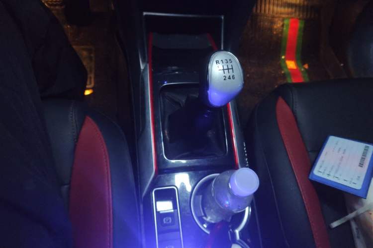Used Haval H2 2017 Blue Label 1.5T Manual Two-Wheel Drive Luxury Model Gear Lever