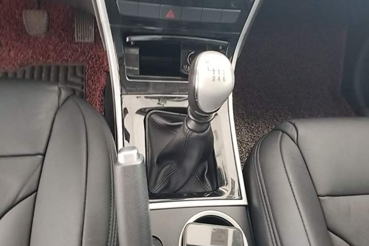 Used Haval H2 2017 Red-Label 1.5T Manual Two-Wheel Drive Comfort Model Gear Lever
