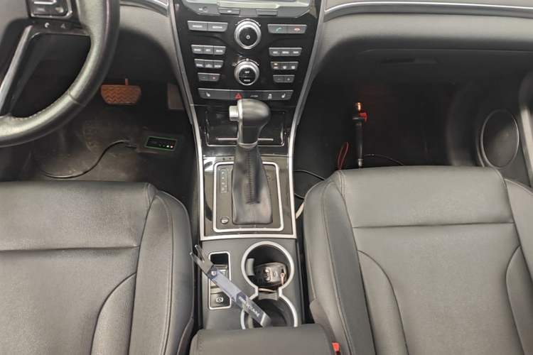 Used Haval H2 2017 Red-Label 1.5T Automatic Two-Wheel Drive Luxury Model Gear Lever
