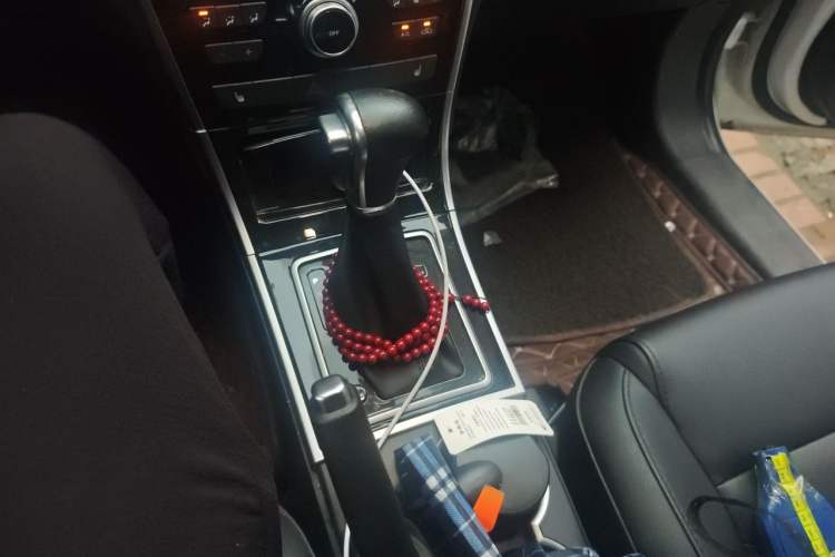 Used Haval H2 2017 Red-Label 1.5T Automatic Two-Wheel Drive Elite Model Gear Lever
