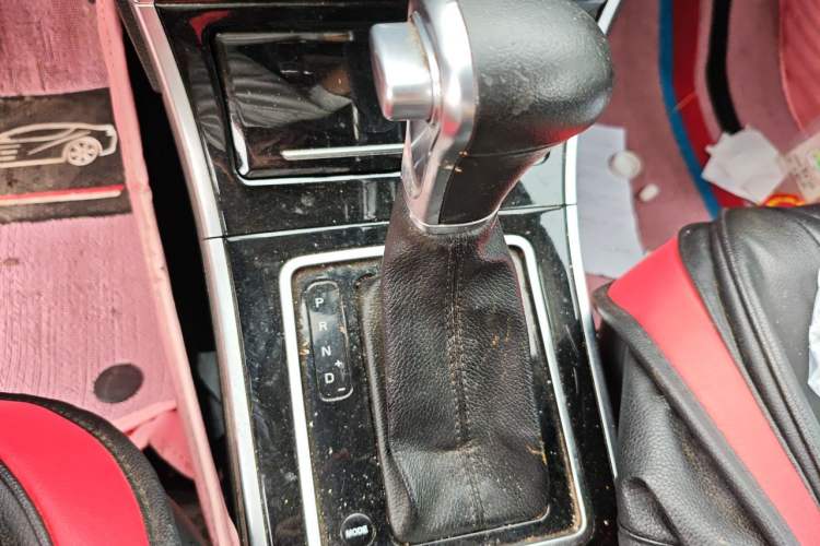 Used Haval H2 2017 Red-Label 1.5T Automatic Two-Wheel Drive Elite Model Gear Lever