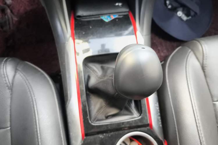 Used Haval H2 2017 Blue Label 1.5T Manual Two-Wheel Drive Luxury Model Gear Lever