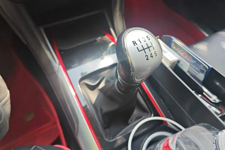 Used Haval H2 2017 Blue Label 1.5T Manual Two-Wheel Drive Luxury Model Gear Lever