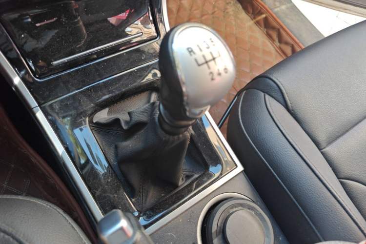 Used Haval H2 2017 Red-Label 1.5T Manual Two-Wheel Drive Comfort Model Gear Lever