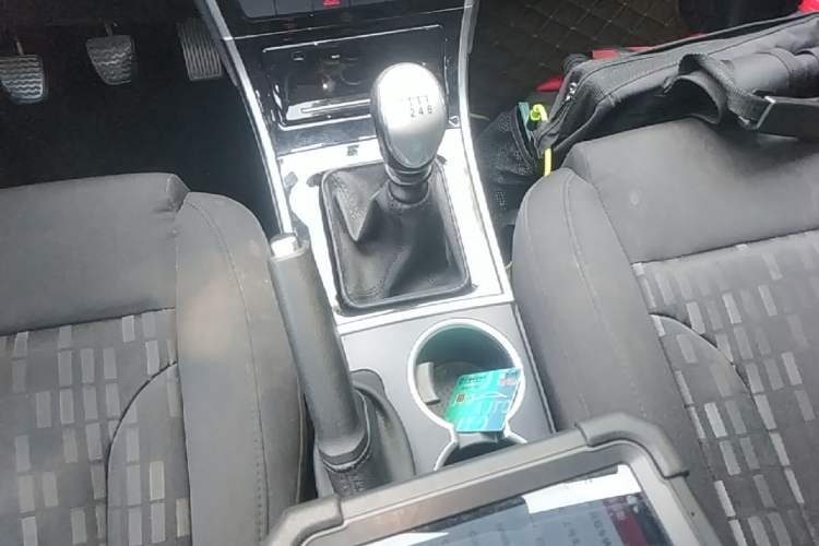Used Haval H2 2017 Red-Label 1.5T Manual Two-Wheel Drive Comfort Model Gear Lever