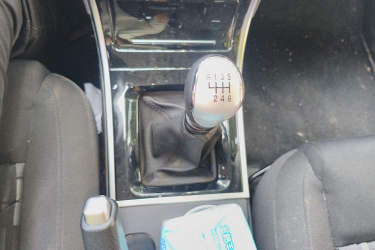 Used Haval H2 2017 Red-Label 1.5T Manual Two-Wheel Drive Comfort Model Gear Lever