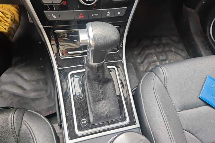 Used Haval H2 2017 Red-Label 1.5T Automatic Two-Wheel Drive Luxury Model Gear Lever