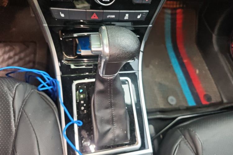 Used Haval H2 2017 Red-Label 1.5T Automatic Two-Wheel Drive Luxury Model Gear Lever
