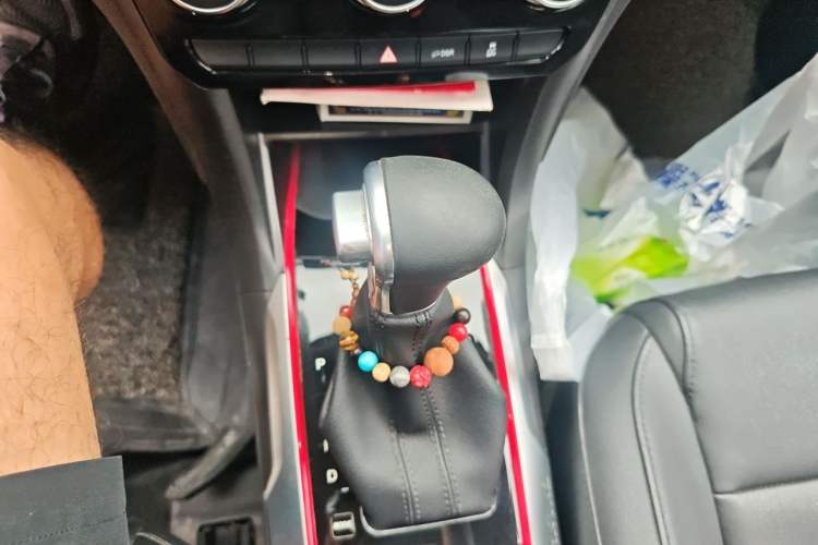 Used Haval H2 2017 Blue Label 1.5T Automatic Two-Wheel Drive Luxury Model Gear Lever