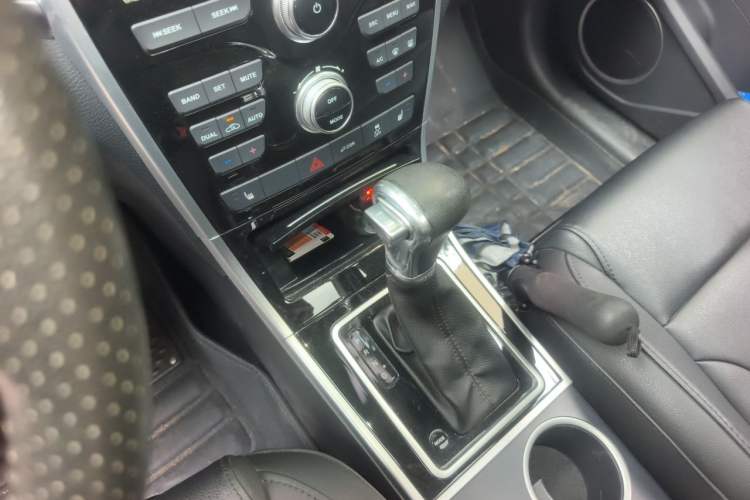 Used Haval H2 2017 Red-Label 1.5T Automatic Two-Wheel Drive Luxury Model Gear Lever