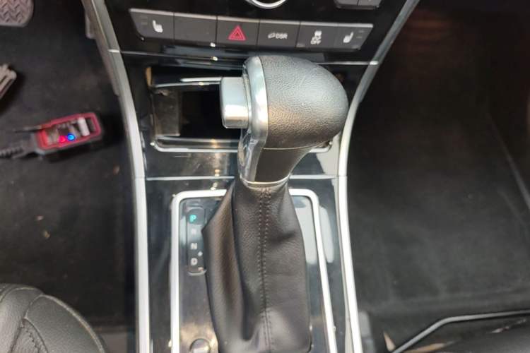 Used Haval H2 2017 Red-Label 1.5T Automatic Two-Wheel Drive Luxury Model Gear Lever
