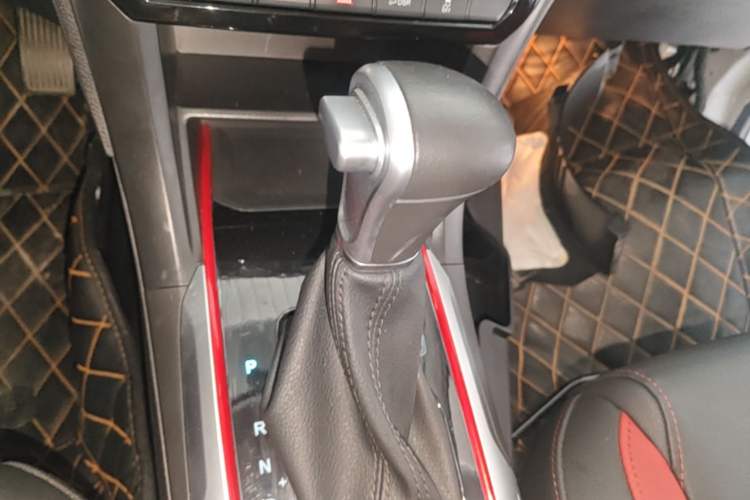 Used Haval H2 2017 Blue Label 1.5T Automatic Two-Wheel Drive Luxury Model Gear Lever
