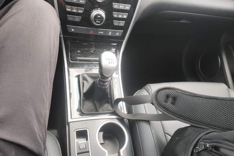 Used Haval H2 2017 Red-Label 1.5T Manual Two-Wheel Drive Luxury Model Gear Lever