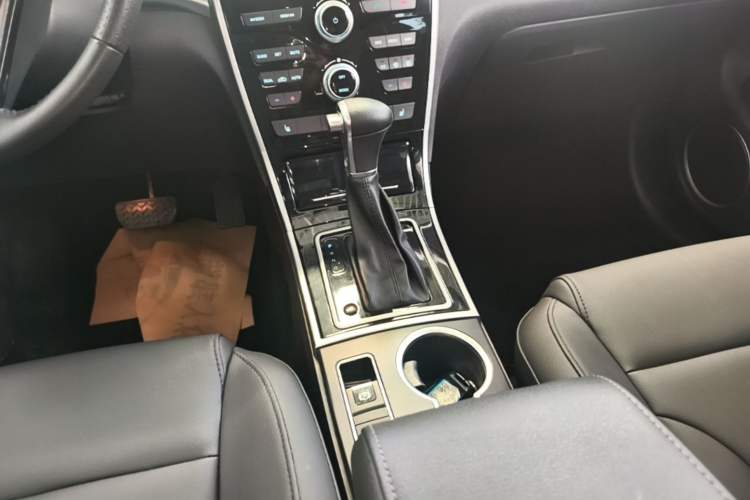 Used Haval H2 2017 Red-Label 1.5T Automatic Two-Wheel Drive Luxury Model Gear Lever