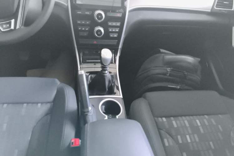 Used Haval H2 2017 Red-Label 1.5T Manual Two-Wheel Drive Comfort Model Gear Lever