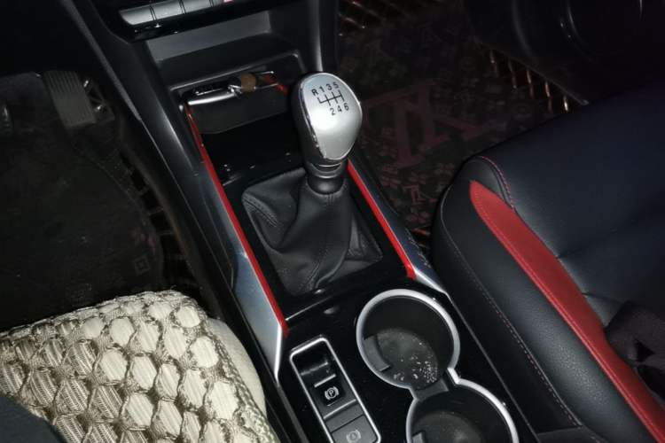 Used Haval H2 2017 Blue Label 1.5T Manual Two-Wheel Drive Luxury Model Gear Lever
