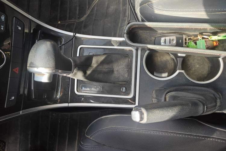 Used Haval H2 2017 Red-Label 1.5T Automatic Two-Wheel Drive Elite Model Gear Lever