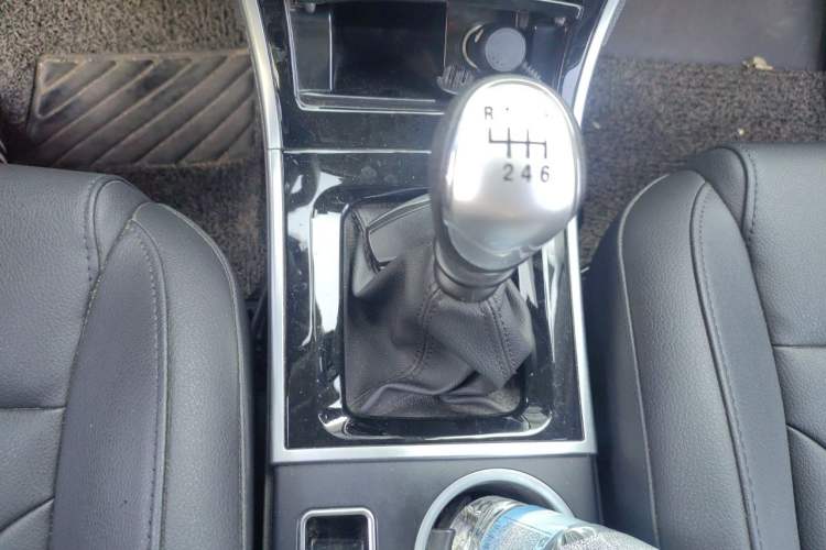 Used Haval H2 2017 Red-Label 1.5T Manual Two-Wheel Drive Luxury Model Gear Lever