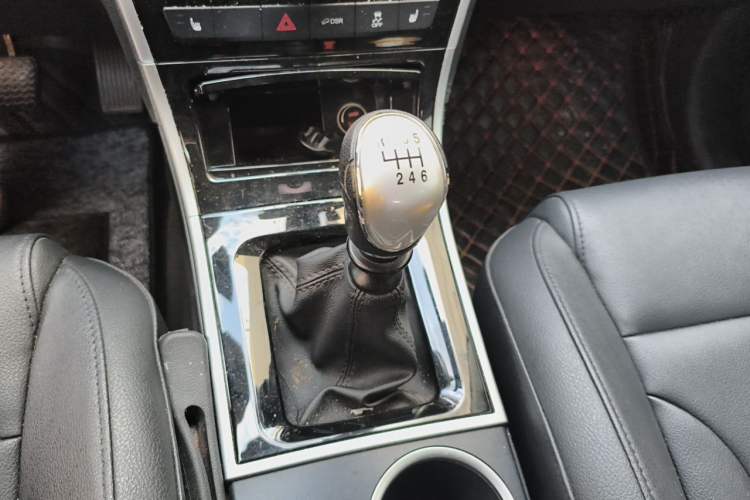 Used Haval H2 2017 Red-Label 1.5T Manual Two-Wheel Drive Luxury Model Gear Lever