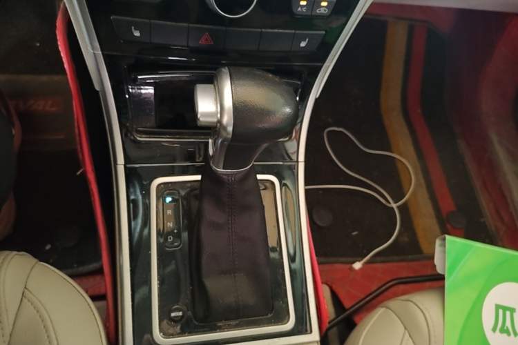 Used Haval H2 2017 Red-Label 1.5T Automatic Two-Wheel Drive Elite Model Gear Lever