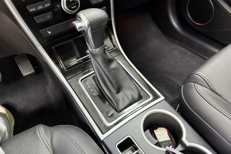 Used Haval H2 2017 Red-Label 1.5T Automatic Two-Wheel Drive Luxury Model Gear Lever