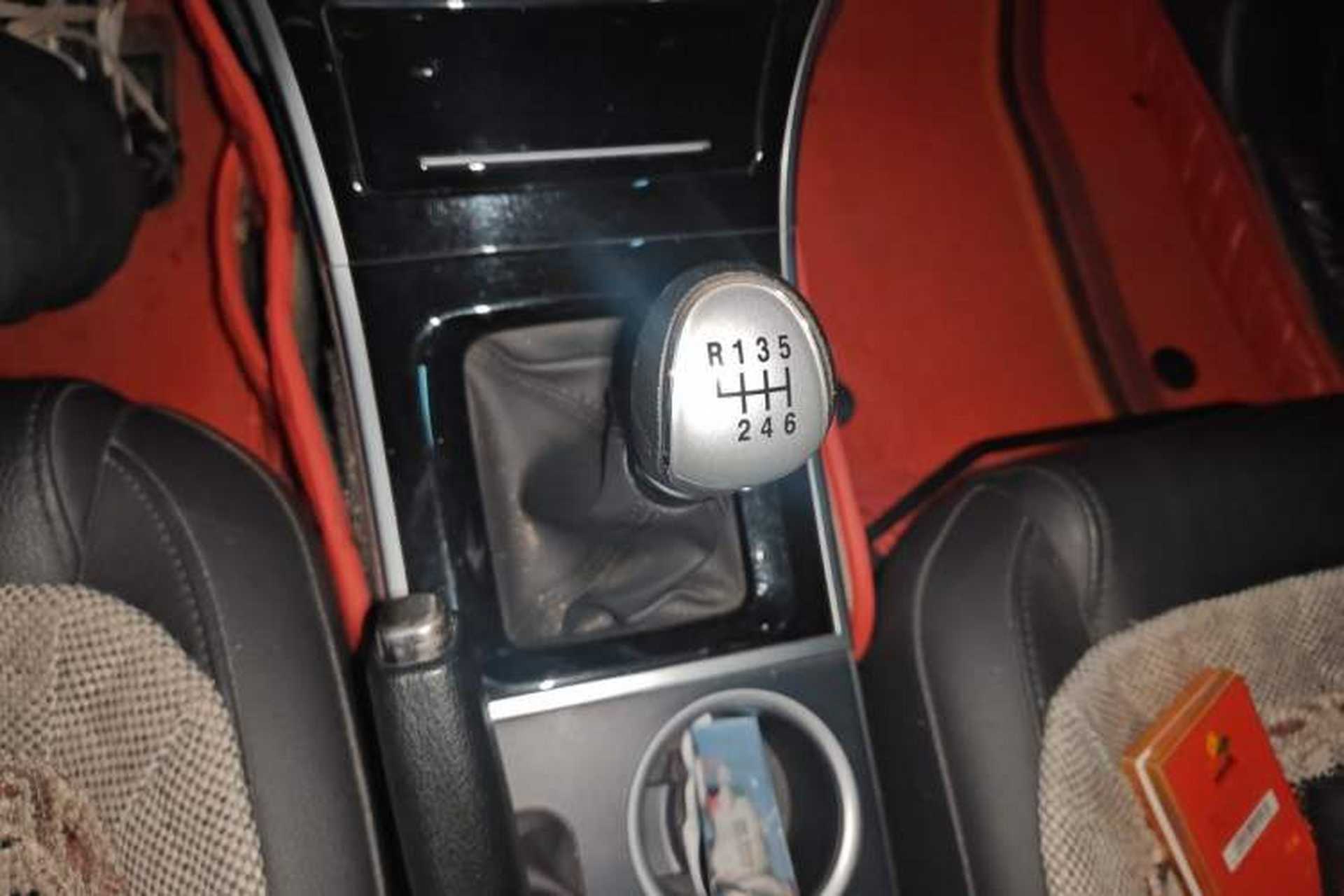 Used Haval H2 2017 Red-Label 1.5T Manual Two-Wheel-Drive Elite Model Gear Lever