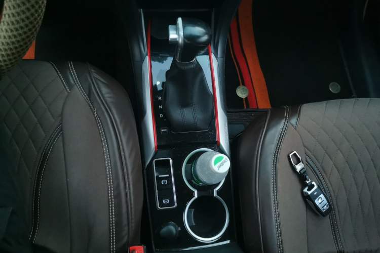 Used Haval H2 2017 Blue Label 1.5T Automatic Two-Wheel Drive Elite Model Gear Lever