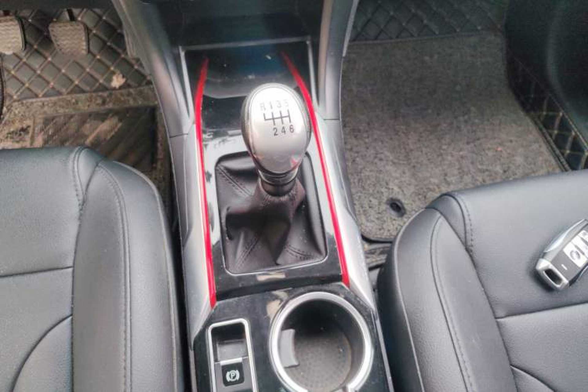 Used Haval H2 2017 Blue Label 1.5T Manual Two-Wheel Drive Elite Model Gear Lever