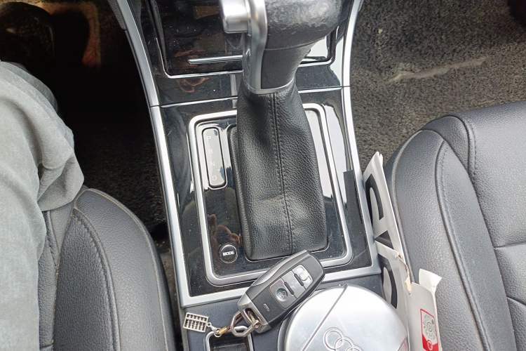 Used Haval H2 2017 Red-Label 1.5T Automatic Two-Wheel Drive Luxury Model Gear Lever