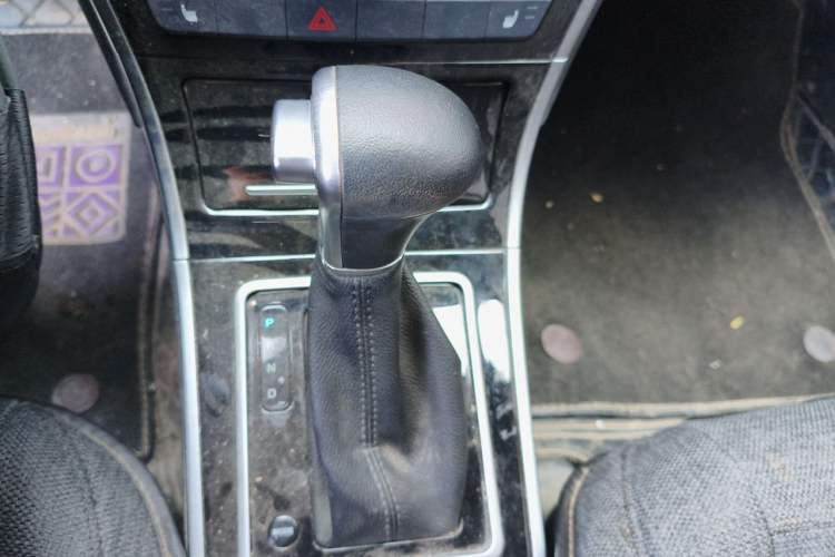 Used Haval H2 2017 Red-Label 1.5T Automatic Two-Wheel Drive Elite Model Gear Lever