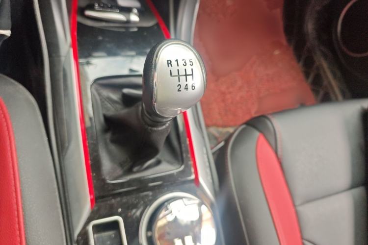 Used Haval H2 2017 Blue Label 1.5T Manual Two-Wheel-Drive Prestige Model Gear Lever