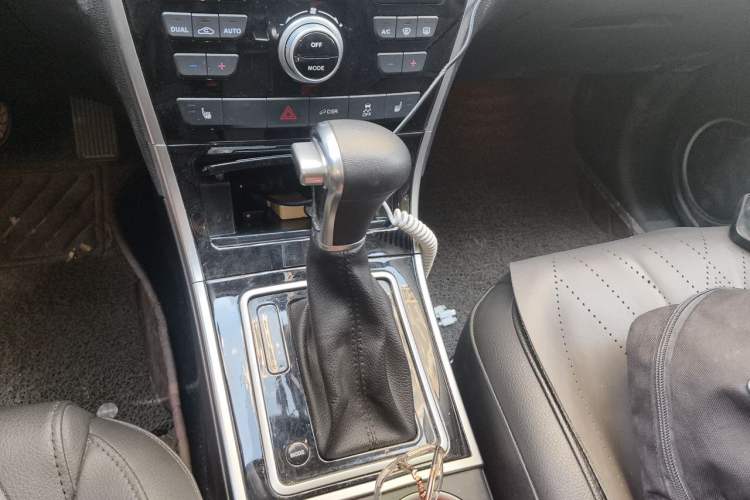 Used Haval H2 2017 Red-Label 1.5T Automatic Two-Wheel Drive Luxury Model Gear Lever