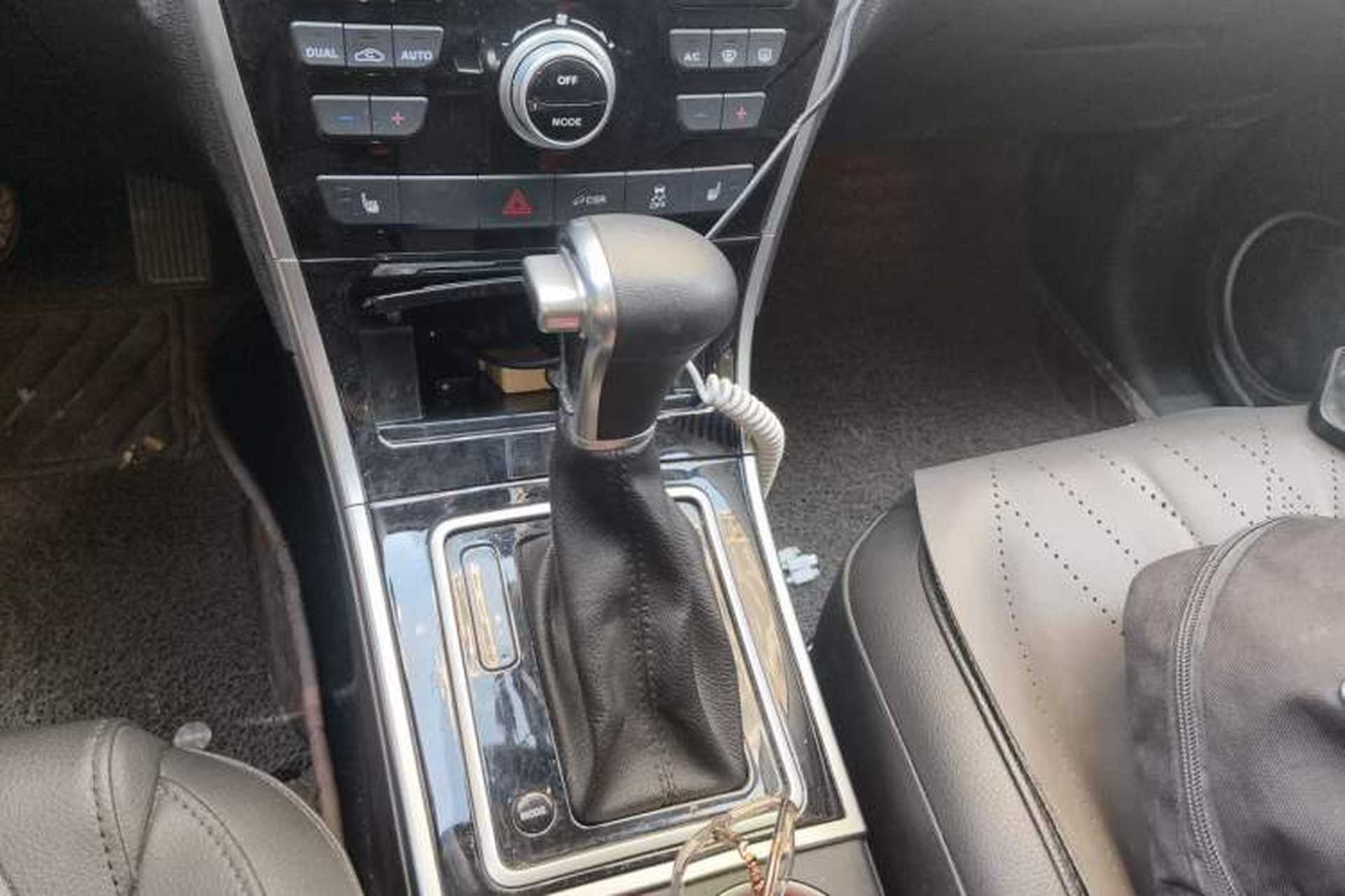 Used Haval H2 2017 Red-Label 1.5T Automatic Two-Wheel Drive Luxury Model Gear Lever