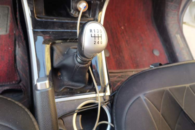 Used Haval H2 2017 Red-Label 1.5T Manual Two-Wheel Drive Comfort Model Gear Lever