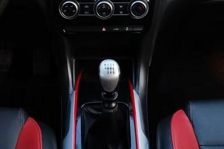 Used Haval H2 2017 Blue Label 1.5T Manual Two-Wheel Drive Luxury Model Gear Lever