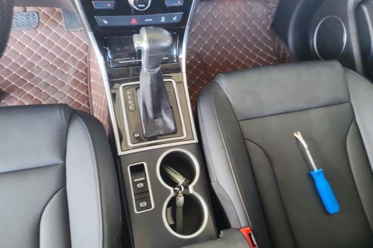 Used Haval H2 2017 Red-Label 1.5T Automatic Two-Wheel Drive Luxury Model Gear Lever