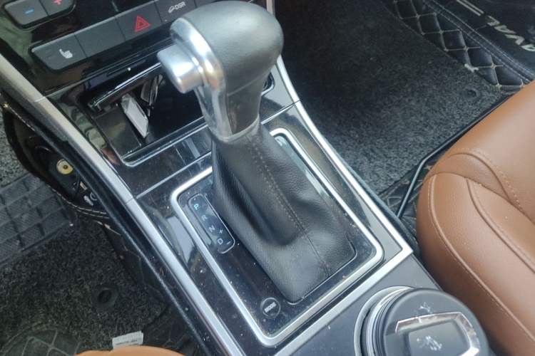 Used Haval H2 2017 Red-Label 1.5T Automatic Two-Wheel Drive Luxury Model Gear Lever